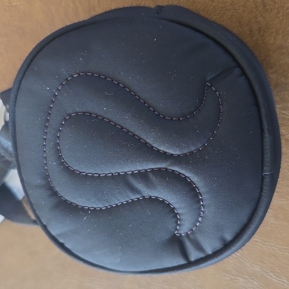 NWT Lululemon Logo Coin Pouch Black Compact Zippered Wallet Travel Accessory - Picture 6 of 6
